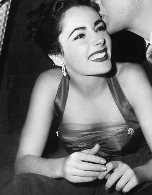 whosafraidofelizabethtaylor:Elizabeth Taylor, 1950s.