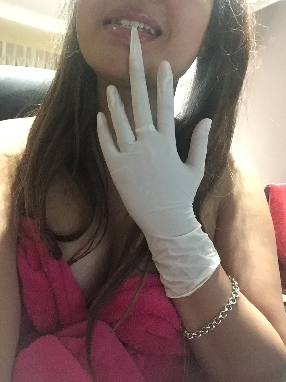 glovebabe: Posing for all you beautiful people xo