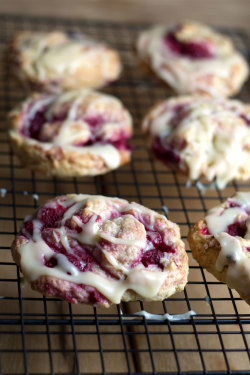 sweetoothgirl:  Iced Raspberry Scones  @celticknot65 😏