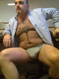 bigfurrybears:  This daddy is gorgeous 😍