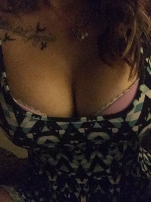 amateurwhoresociety:  Thanx for submitting !Got my dick very hard ;)