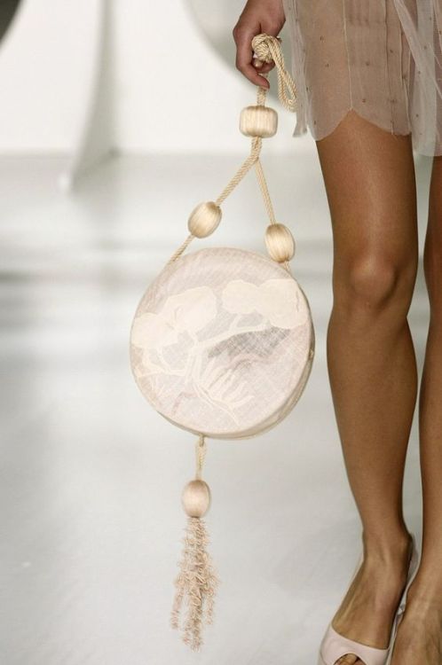 Fonte : Jasper Conran at London Spring 2009 (Details) fa1aea28c949883d93c5fd482bf41391Posted tinamot