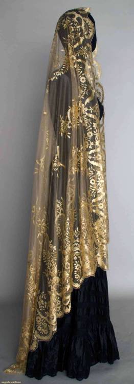 ephemeral-elegance:Embroidered and Drawnwork Lace Veil, ca. mid 19th centuryvia Augusta Auctions