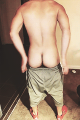 thepoetandthedreamer:  If you can’t tell, I love ass. 