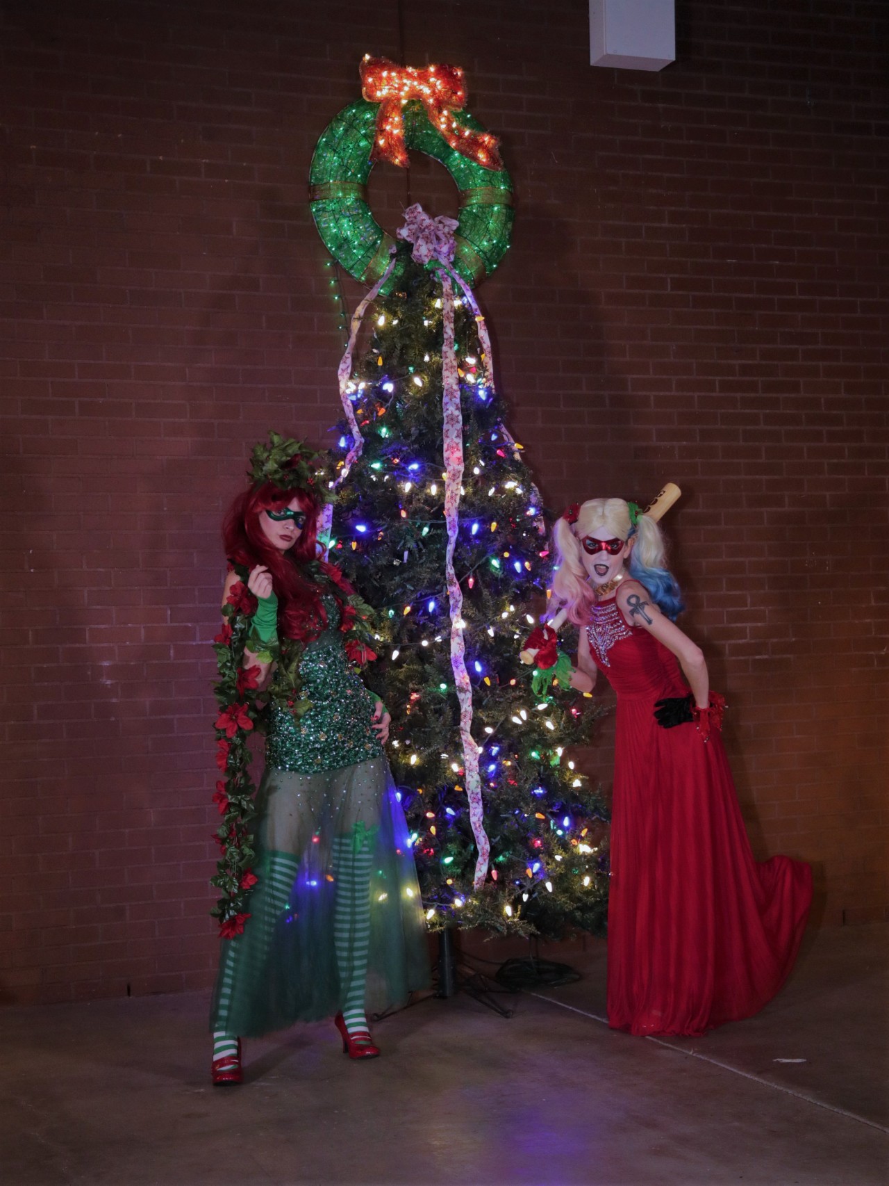 Holiday Ivy & Harley:Other model: https://www.facebook.com/nightwingingitsoloModel: https://www.facebook.com/DollModelPage
Photographer:
https://www.facebook.com/One-Motion-Media-1957716361010248 #me#poisonivy#harleyquinn#cosplay#gothamsiren