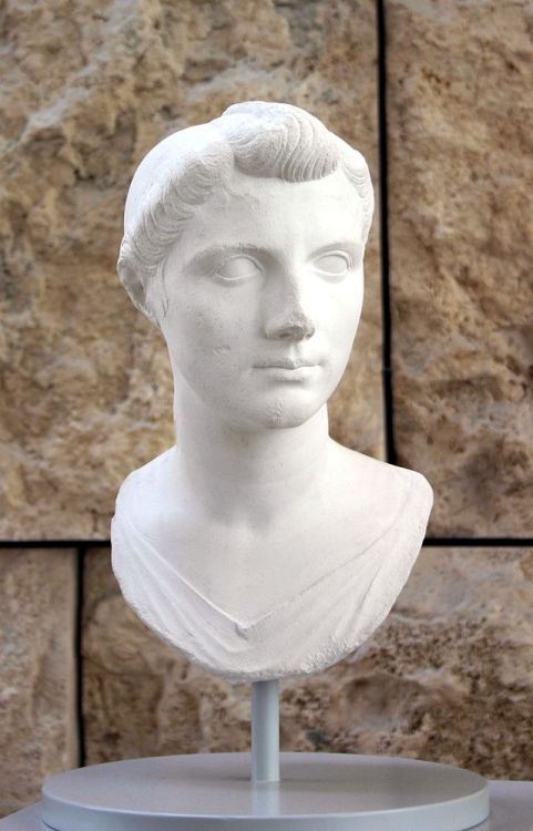 thebackstreetshistorian:last-of-the-romans:Julio-Claudian BustsTop Row: Octavia, Augustus, &amp; Mar