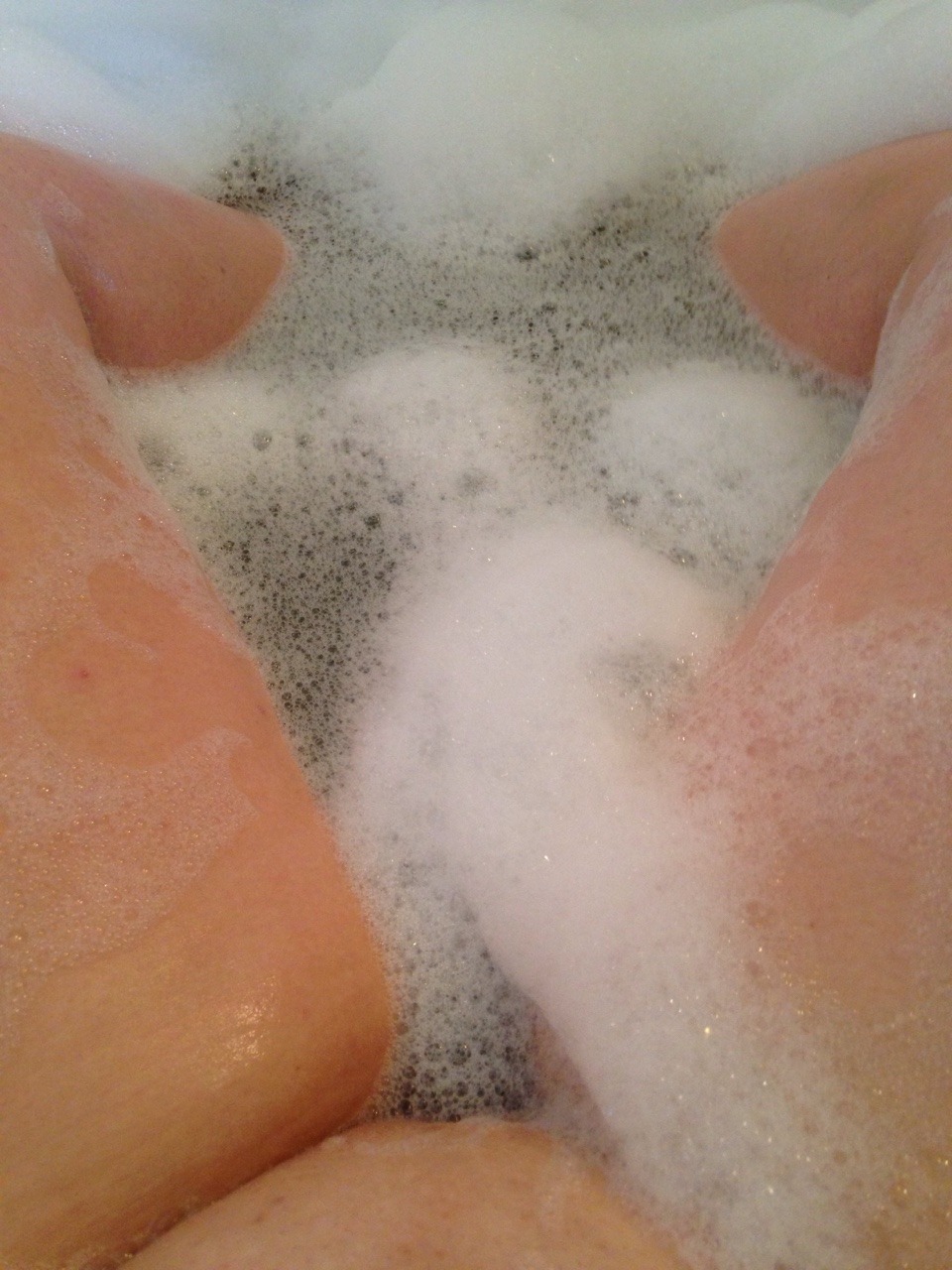 luvpattyscakes:  Hubs bought me a new bath toy.   He loves to give his good girl