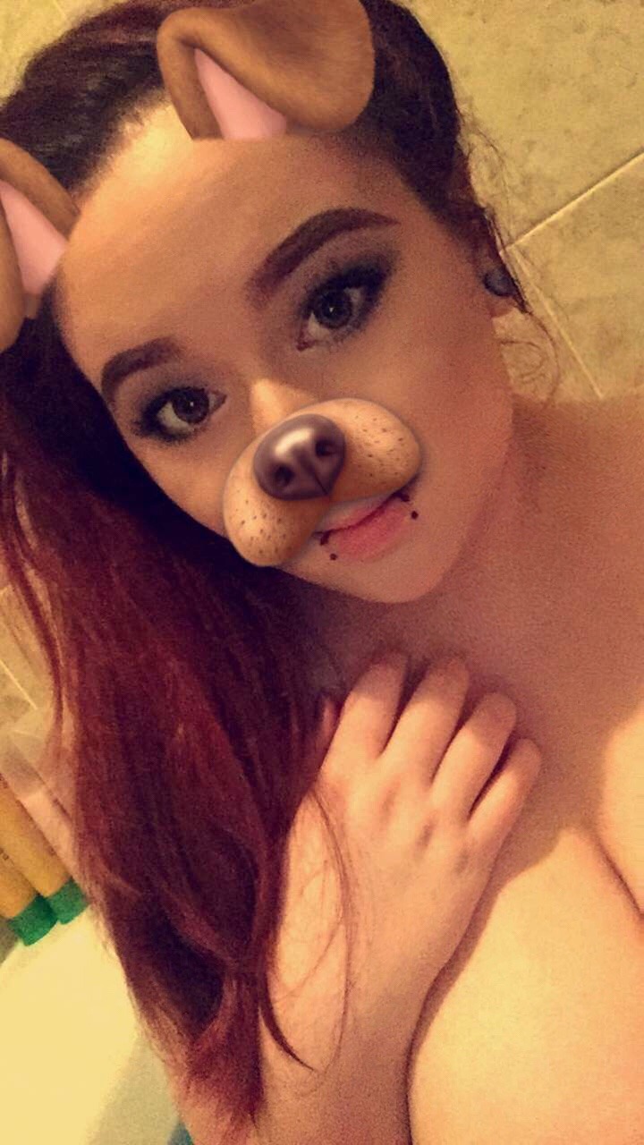 not-natalias-porn-blog:  Wet Wednesday with my beautiful Lush bath ✨