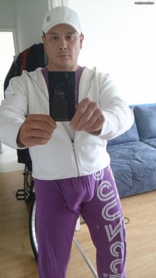 Guys-With-Bulges:  If Barney Was A Man In Sweatpants.