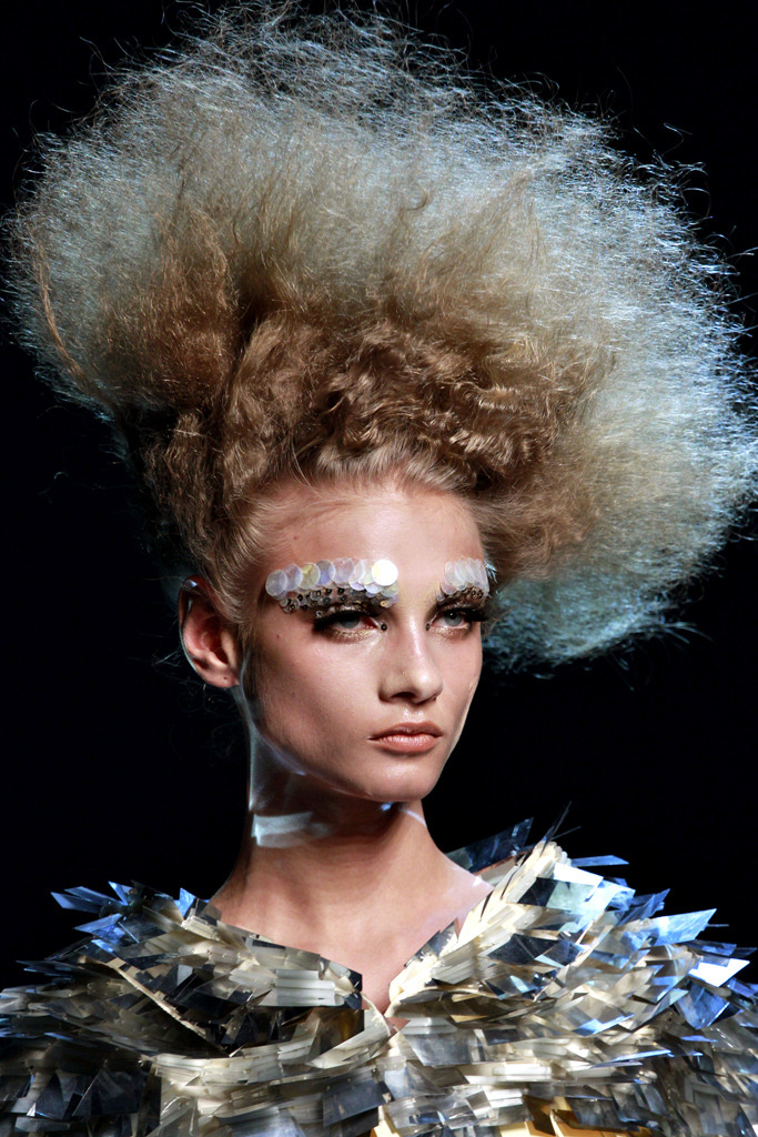 triioxide:  Anna Selezneva @ Christian Dior Fall 2011 Couture