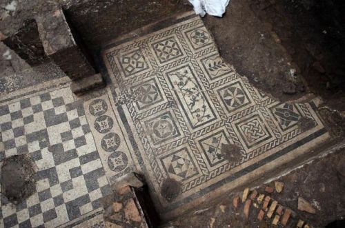 romegreeceart:Rome: 2nd-century mosaics unearthed during the construction works of Metro Line C (201