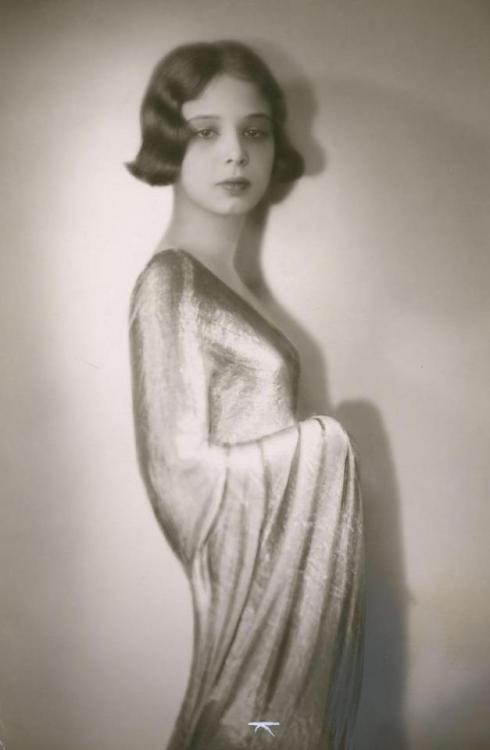 rivesveronique:    Nini Theilade Studio Manasse portrait Austria, Max Reinhardt, c1935 