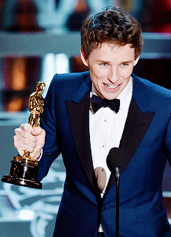 jenslawrence:  Eddie Redmayne accepts the Best Actor in a Leading Role Award for