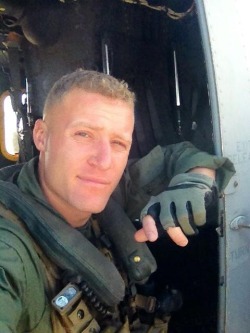 randydave69:shitilikeandafewofme:  25 year old marine, stationed in Hawaii. Follow me for more like this! www.shitilikeandafewofme.tumblr.com  Give that man a raise! He just gave ME one!