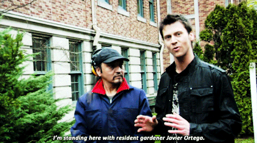 horrificsource:Okay, how about you make something up for the camera? Pretend… you saw something.Grav