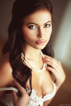 frozenrope69:  White lace and pearls, you