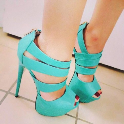 @_diana_227 #heels #highheels #highheel #instaheels #shoelovers #stilettos #photooftheday #platformh