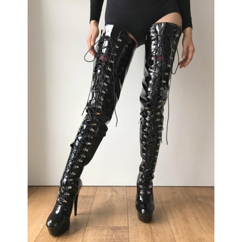 RTBU JACKIE 15cm Platform Crotch Burlesque eel LaceUp Zip Black Patent. WHERE TO BUY: www.re