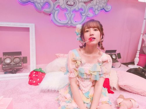rxnacchi: Renacchi Twitter & Instagram Update for August 6, 2017 Twitter:握手会ありがとうございました！ゆりあちゃんの最後の全国握手会一緒のレーンになれて嬉しかったな❤️休憩中のLiveでキャンディーを歌わせていただきました🍬でもねいちごの飴だったの。私、、、いちご嫌い🍓笑写メの顔はそんな気持ちの顔Thank