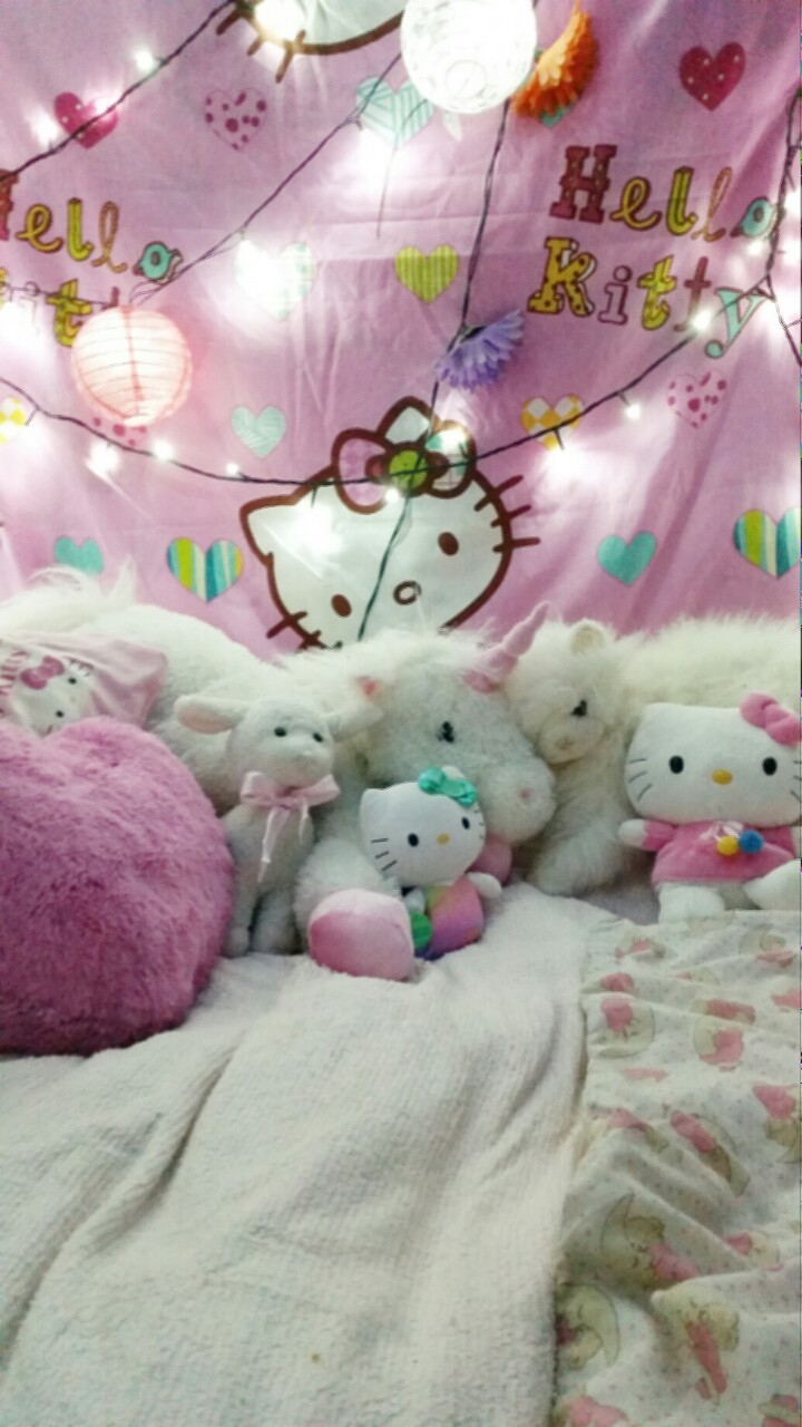 daddys-dumpling:  My bed makes me feel so safe and little (♡˙︶˙♡)