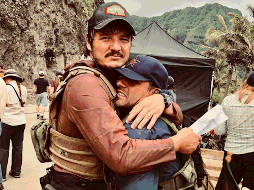 buckypascal:Pedro Pascal Appreciation Week↳ Favorite Friendship (on or off-screen)➔ Pedro Pascal and