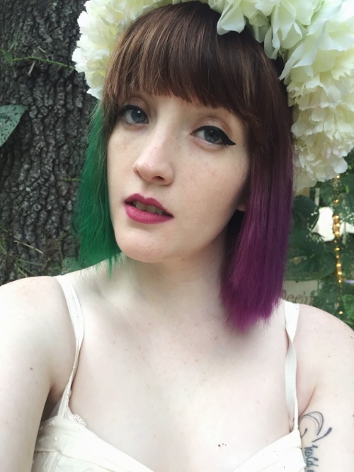 baberahammlincoln:  flower crown 🌸💕 adult photos