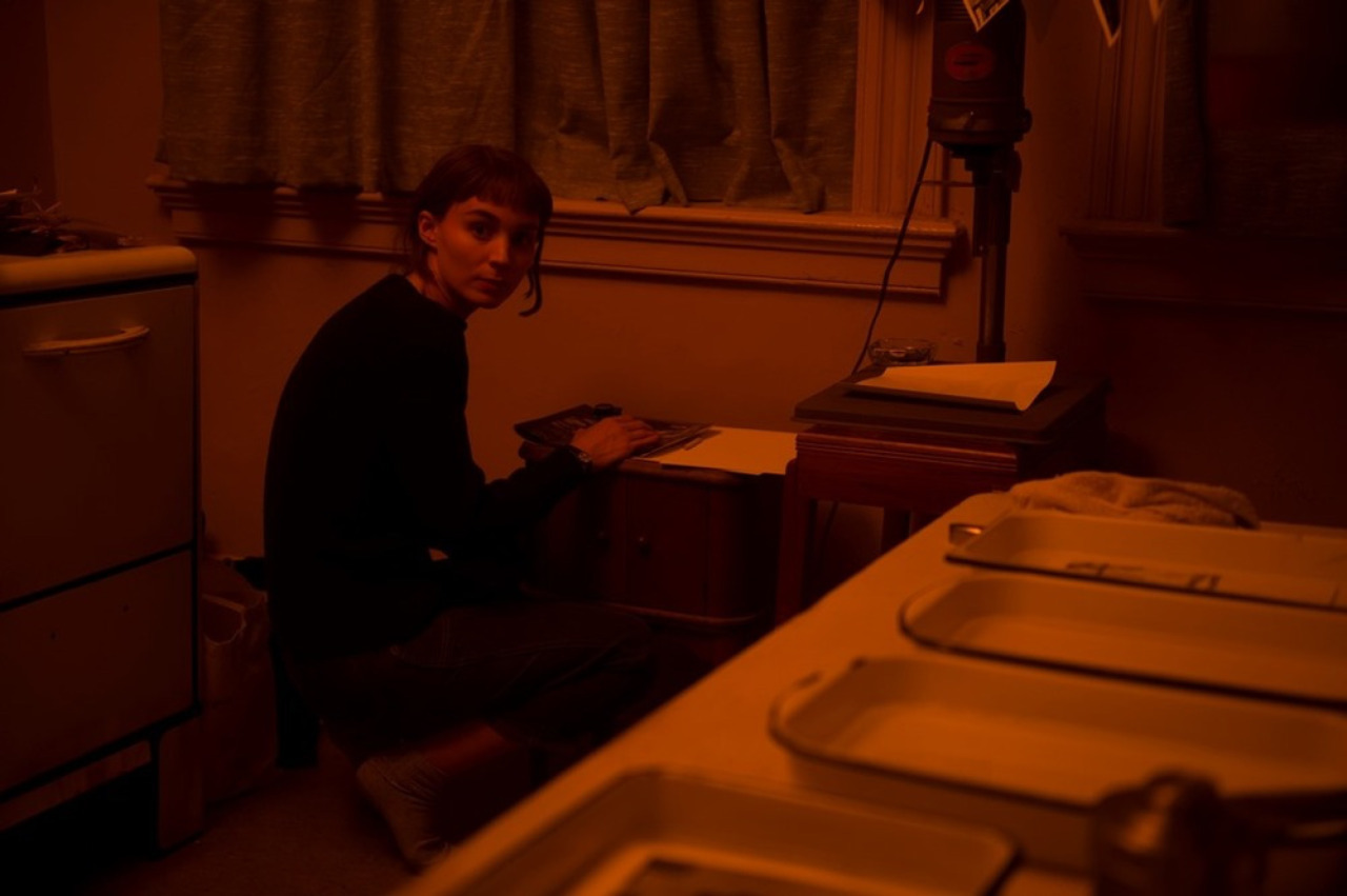 violeentdelights: Therese in the developing room 