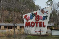 abandonedandurbex: Teddy Bear Motel Whitter NC [6016x4000] Source: https://openpics.aerobatic.io/ 