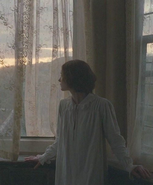 mademoisellelapiquante:Mia Wasikowska as Jane Eyre -2011