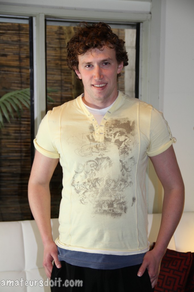 tightandsmallballs:  Hot guy - no cock or balls