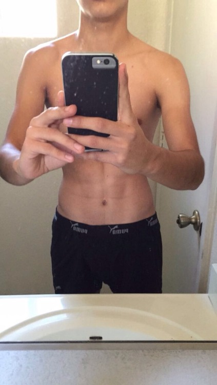 straightsnapchatguys:  Request: this is Fernando if you like what you see and wanna see more ,Make sure to follow me at straightsnapchatguys.tumblr.com And KEEP THE REQUESTS COMING :)  I think am in love ! 