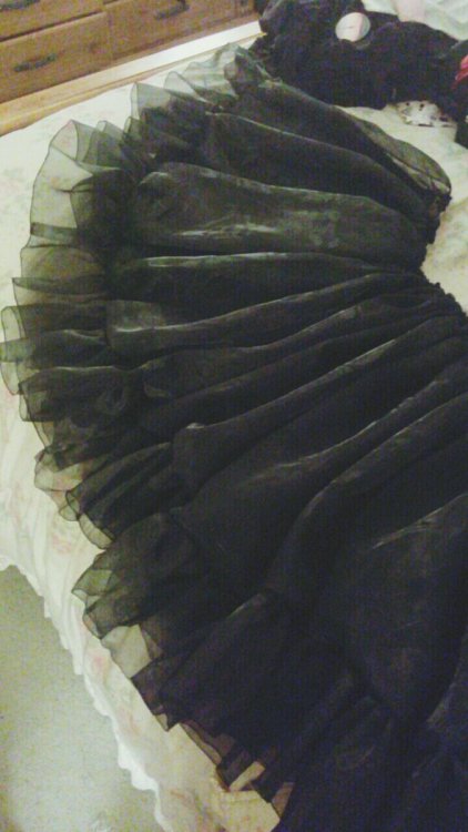 minnanohime:Working on dress #2 for the Moda 2017 fashion show and im using a LOT of organza for the