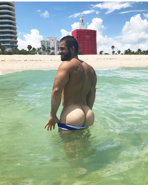 meninjockstraps.tumblr.com/post/181977894737/