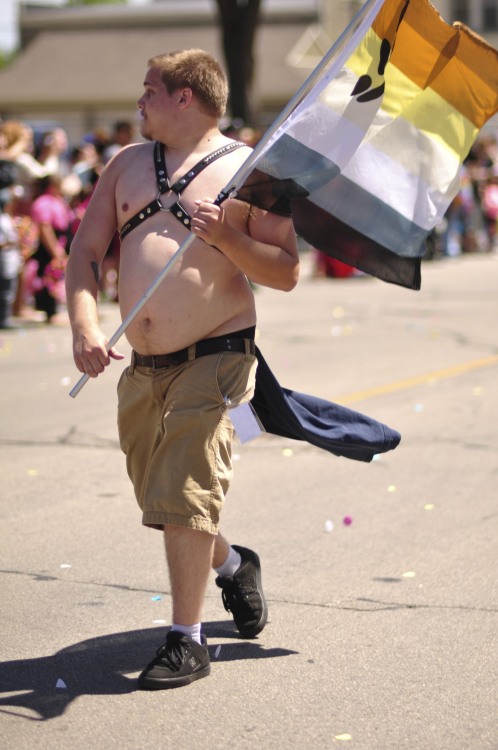xcubbyxbearx:  More parade pictures! Was a lot of fun workin’ the flag pole  :P