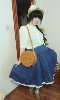 sakesuality:  Night gown - vintage shop Skirt - by my grandmother Bag and cherubin tights - taobao Straw hat - Tally Weijl