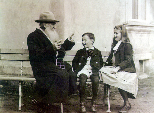tinytangycrunchycandy:  Tolstoy and his grandchildren, c. 1909