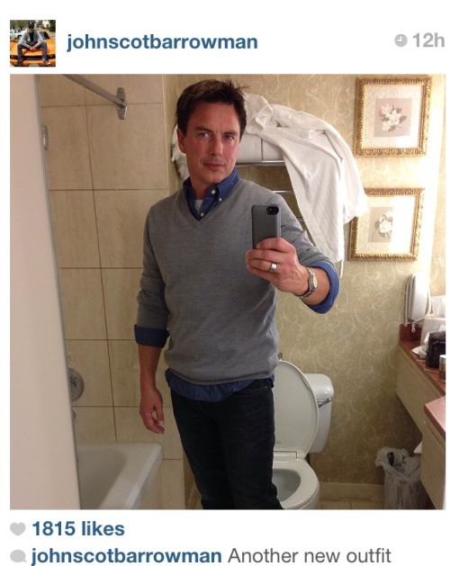 enjol-ras:Oh my god John Barrowman is a teenage girlsuch a pretty teenage girl