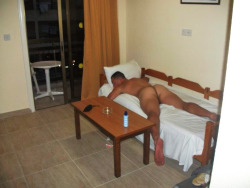 guyspantsdown:  After the party