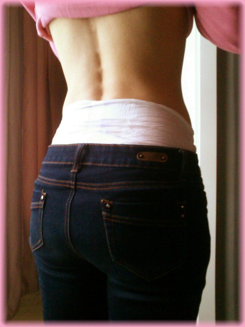 I often wear a diaper under my skinny jeans. And it’s no problem going out like that, because you can hardly tell. As long as I don’t bend over! ;-)See more cute Jeans & Diaper pics on my website: http://abdlgirl.com/2015/02/10/compilation-jeans-and-d