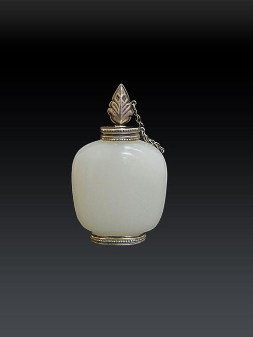 virtual-artifacts: White Jade Snuff Bottle - 18th Century, Qing Dynasty.