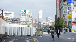 demech:  cold Shinjuku morning by jimmyxpark