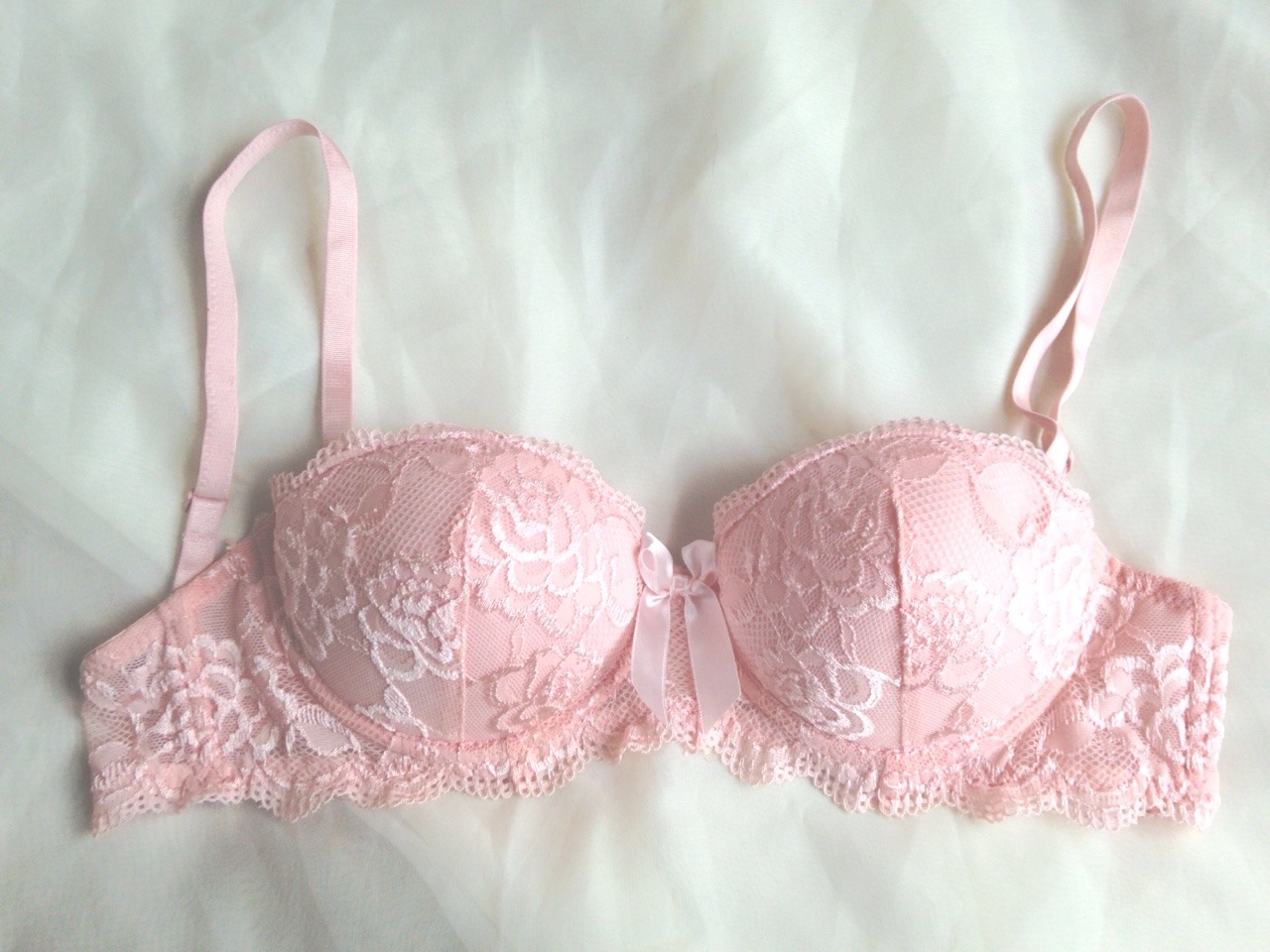 fairie-baby:A pretty lace bra with a delicate bow in the middle that I’ve had for