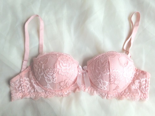 Porn photo fairie-baby:  A pretty lace bra with a delicate