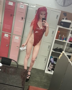 stripper-locker-room:  https://www.instagram.com/taaylorbabyg/