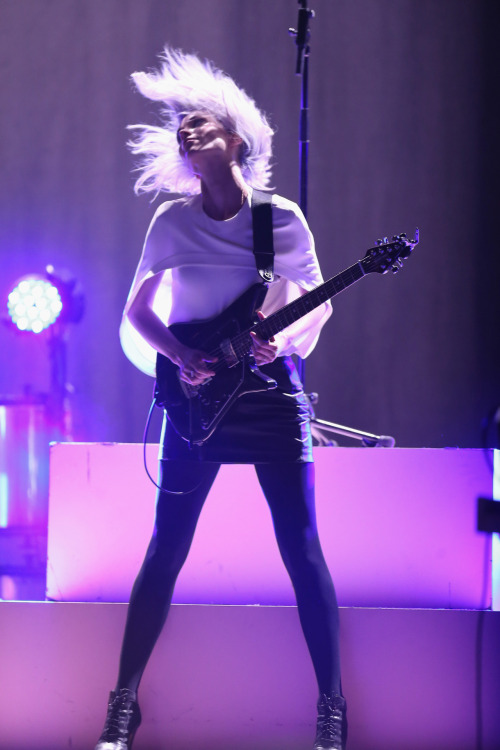 gettyimages.co.uk/detail/news-photo/st-vincent-performs-during-2014-celebrate-brooklyn-at-the-news-p