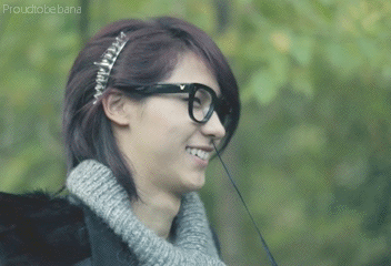 proudtobebana:  Feather Game 