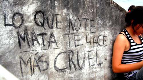 damascocrocante:  Lo que no te mata, te hace mas cruel, mas fria, mas hija de puta…  Lo que no te mata, vuelve a intentarlo.