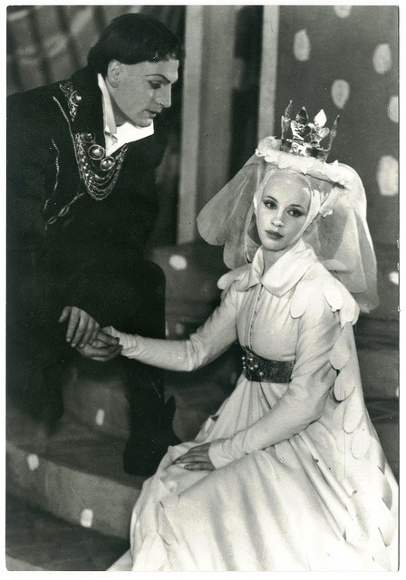 alwaysiambic: Oscar winners who also performed Shakespeare Jessica Tandy as Princess Katherine in He