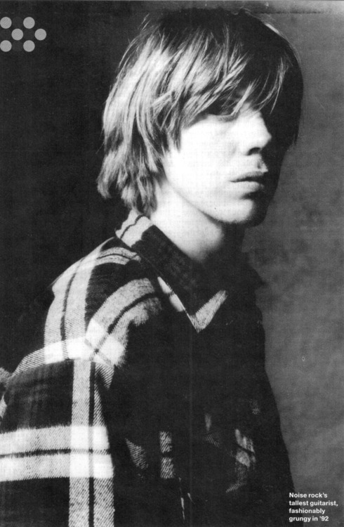 evadirse:  Thurston Moore: noise rock’s tallest guitarist.