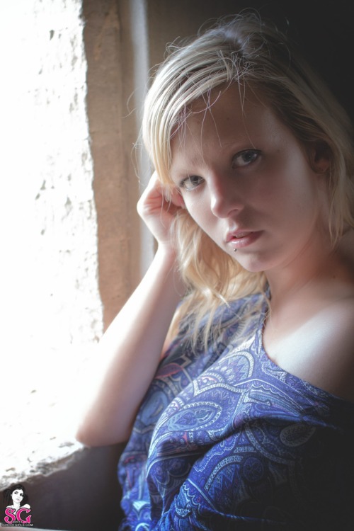 sglovexxx:  Renesme Suicide in Like A Prayer